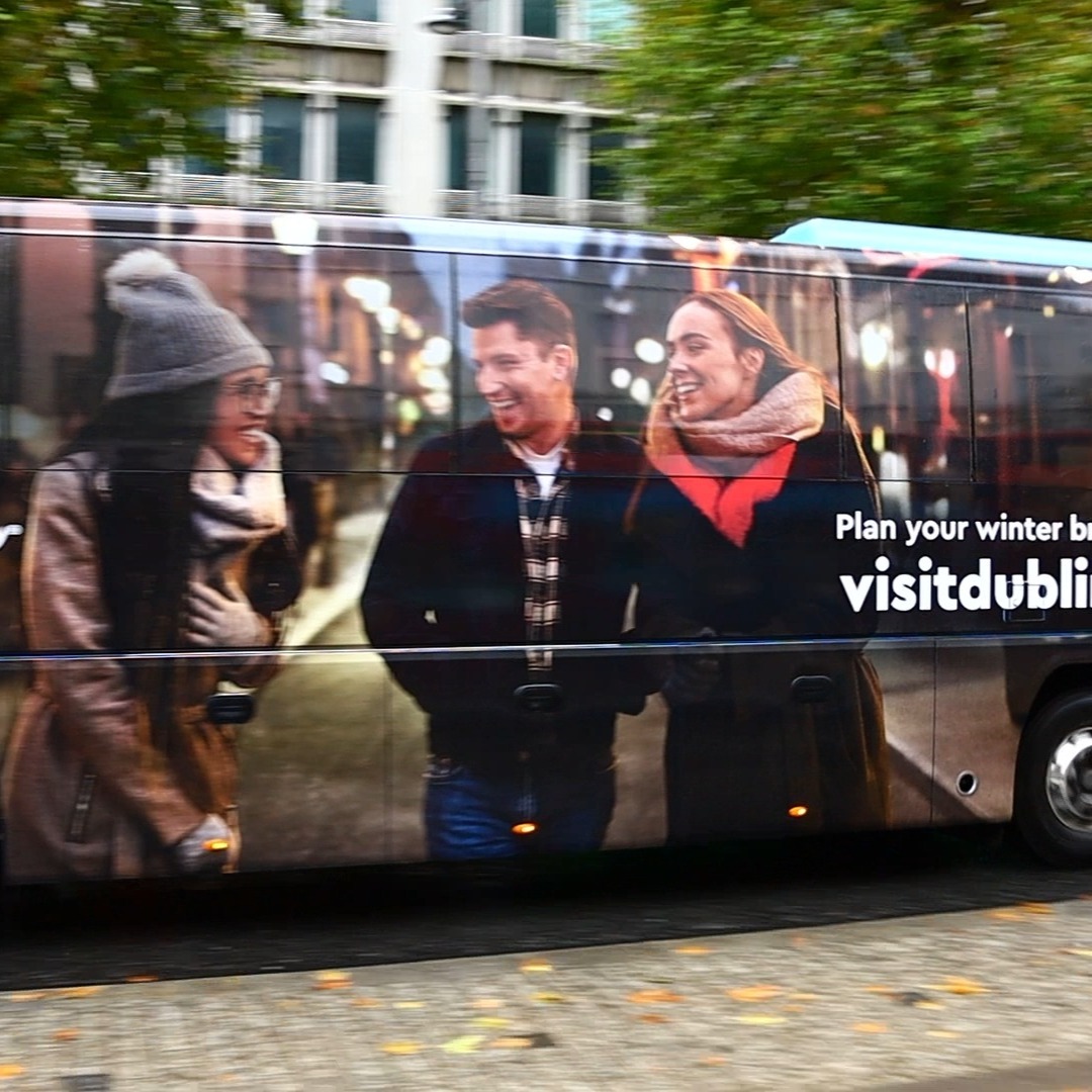 Winter in Dublin? Why not! @visitdublin grabbing attention on @goaircoach Colourbus ❄️☃️⛸️🤩 #bus...